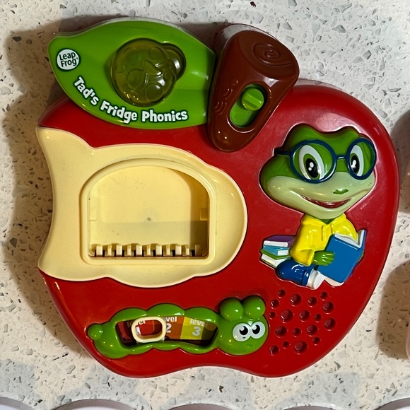Tad’s Fridge Phonics by Leap Frog. Complete with 26 Letters and 3 Photo Frames. - Picture 4 of 6